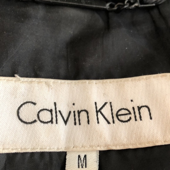 Calvin Klein size M puffer coat - zip pockets and detachable faux fur lined hood - Picture 9 of 11